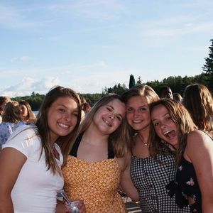 Meet your Posher, Emily